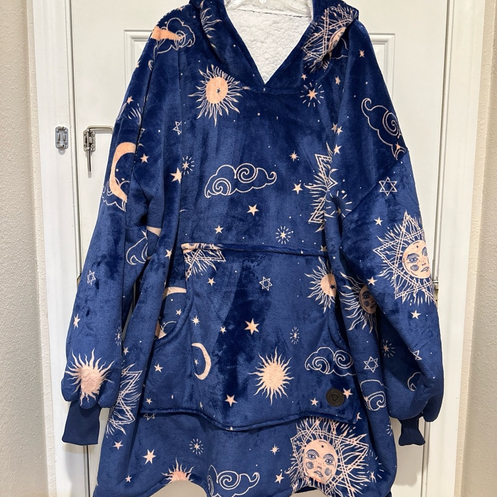 Oversized Hoodie Blanket